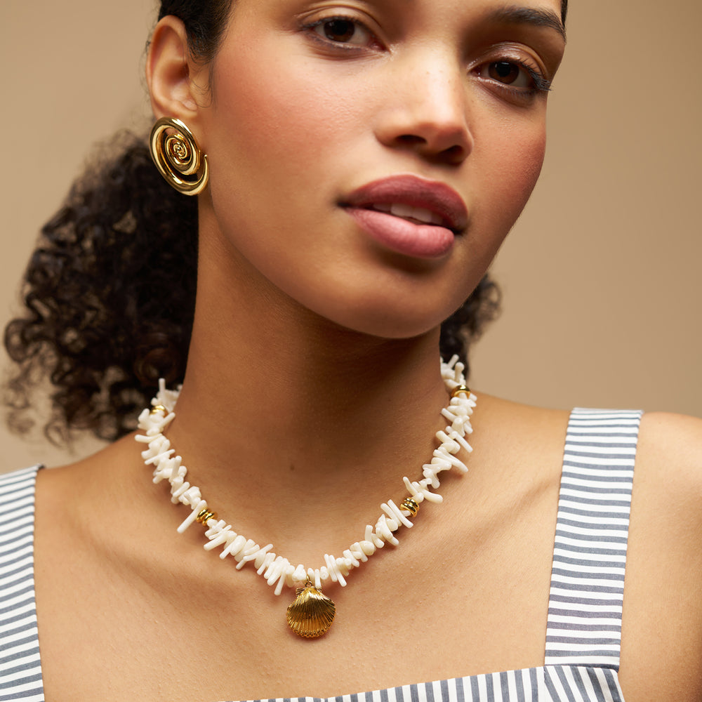 Cream Coral Chip & Shell Necklace - Image 2